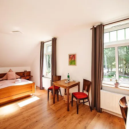 Rehlinger Hof فندق